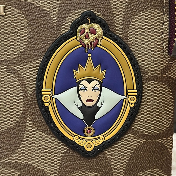 Disney X Coach Corner Zip Wristlet w/Disney Villains Bad Girls Club Patches, NWT - Picture 7 of 16